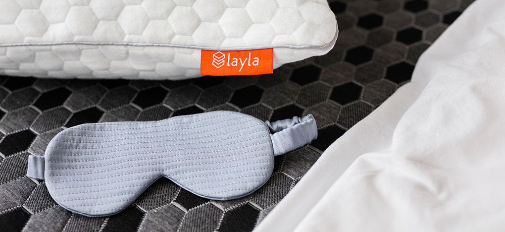 12 Essential Tips for Sleeping in Airports Comfortably and Safely