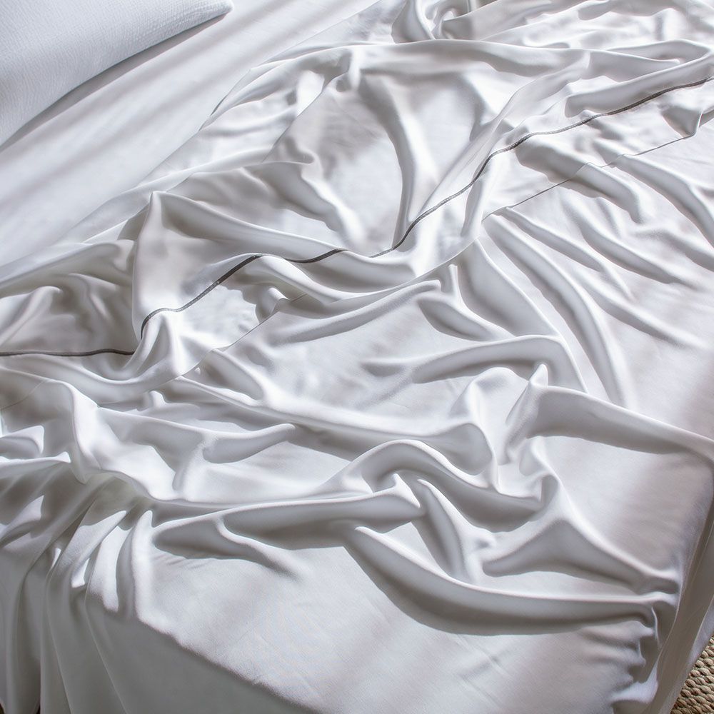 layla bamboo sheet on the bed.